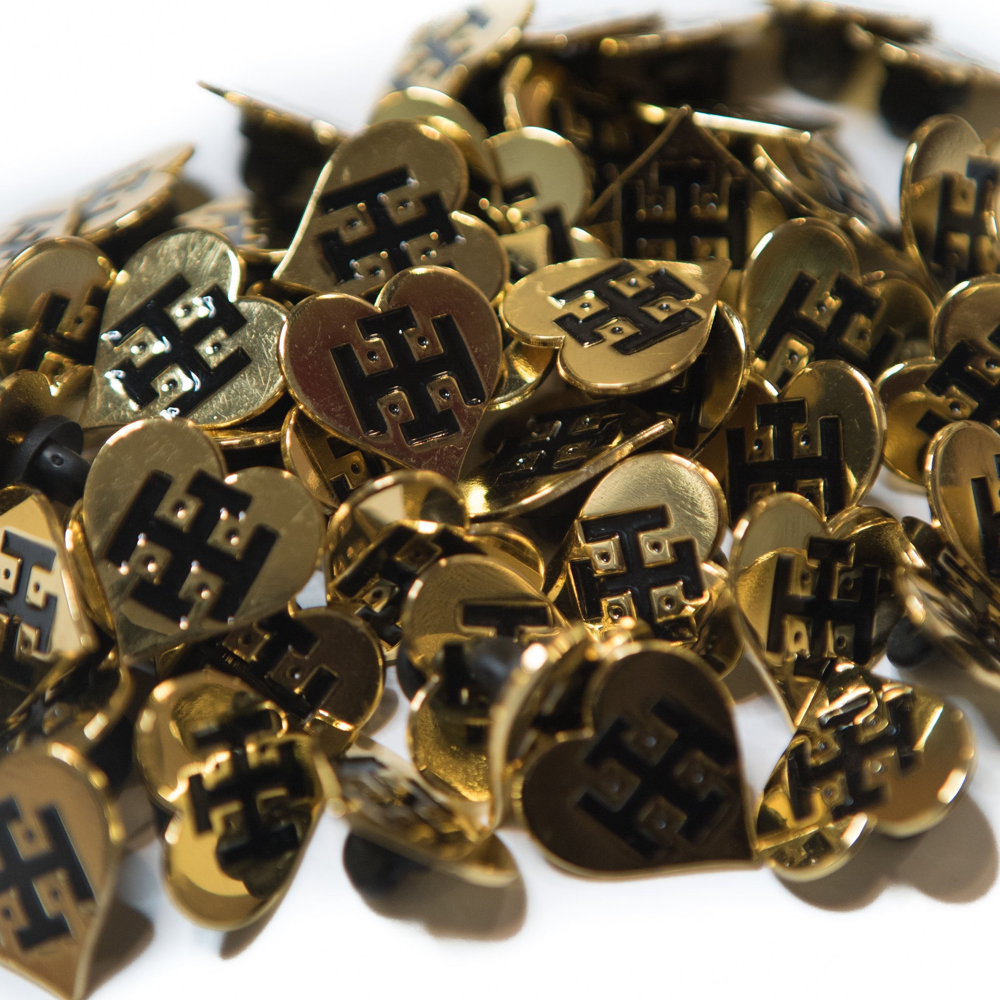 Gold Idle Hand Heart Pin